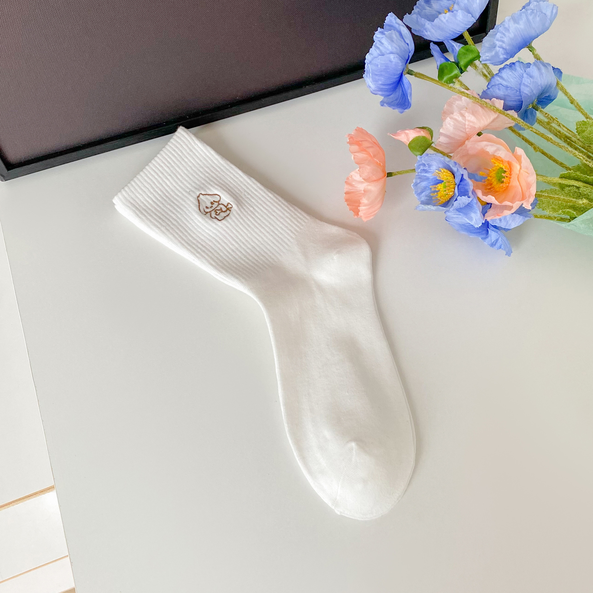 Meias de Algodão Bordadas Cano Médio