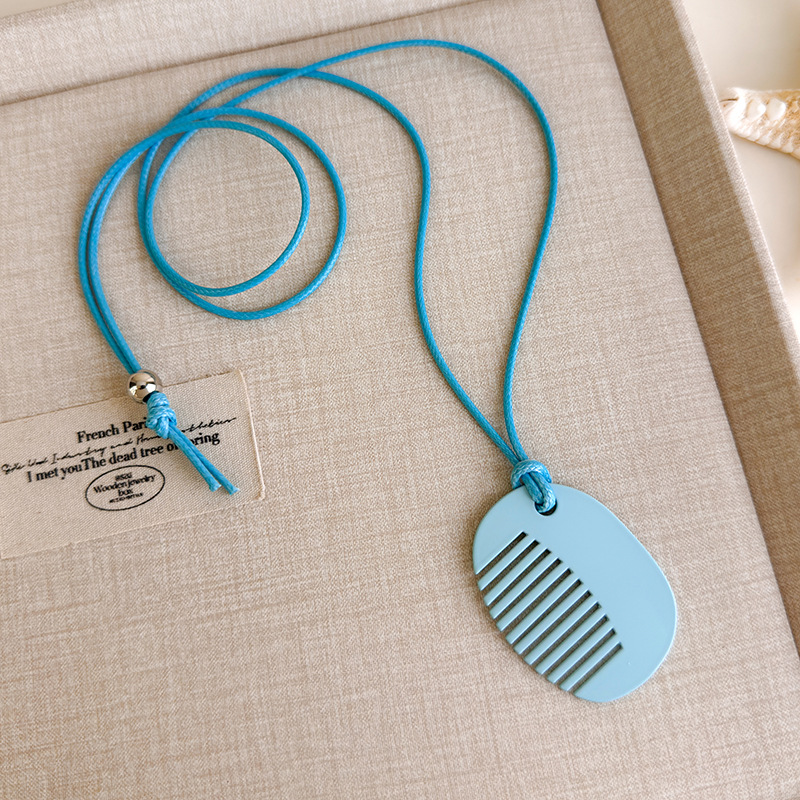 Блакитне намисто з мушлями та намистинами