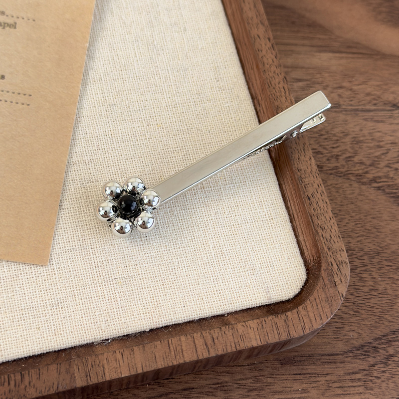 Kore Tarzı Boncuklu Çiçek Pandalı Kolye ve Saç Tokası Seti