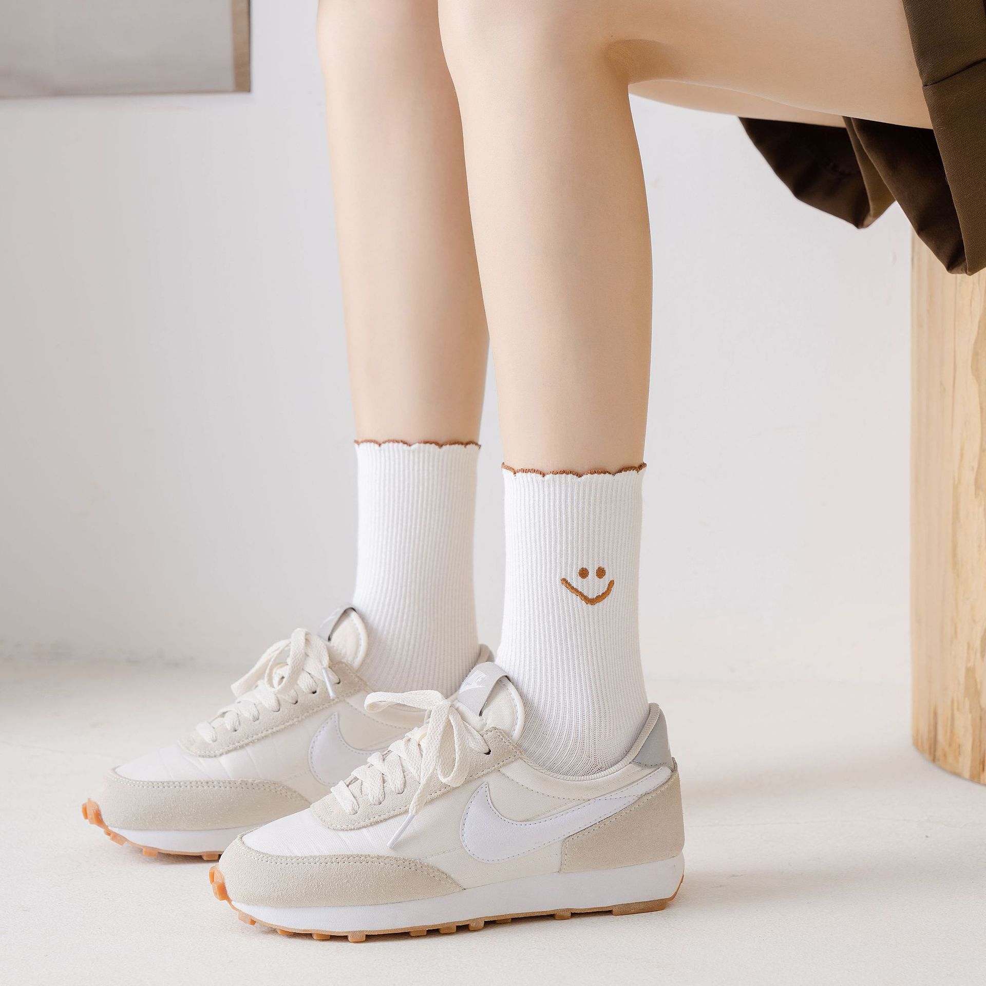 Meias Mid-Calf com Renda