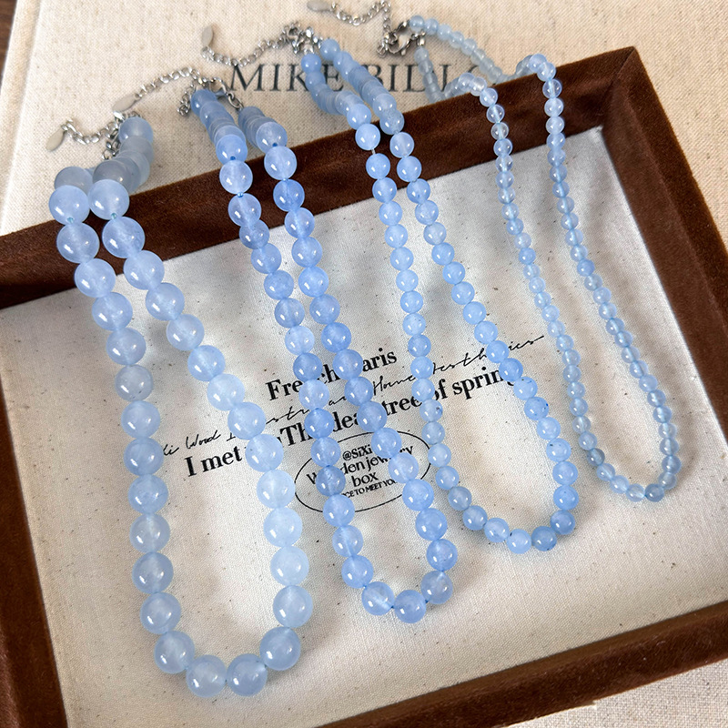 قلادة بحرية زرقاء بالخرز