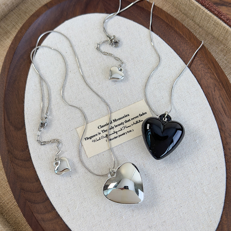 Намисто з серцем та зміїстим ланцюжком