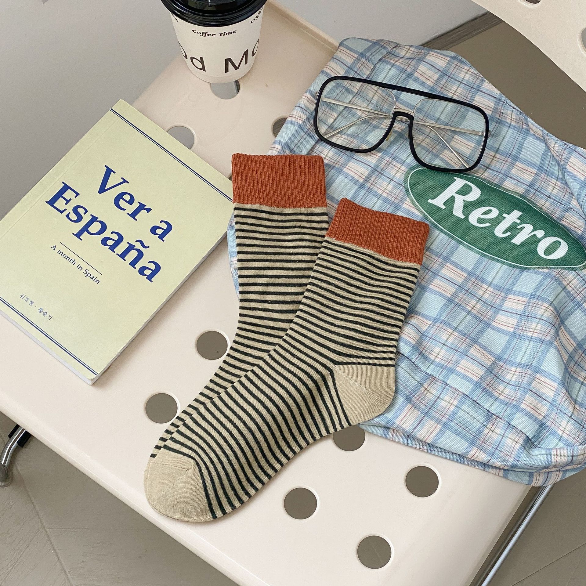 Meias Mid-Calf com Bloco de Cor