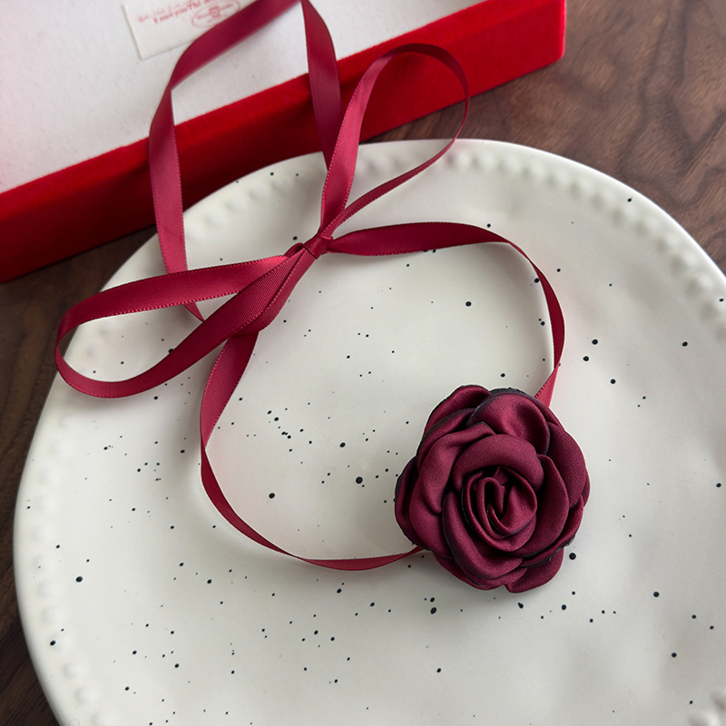 Gargantilha com Flor