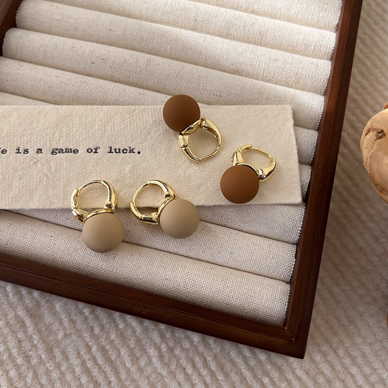 Bông tai vòng bóng mờ