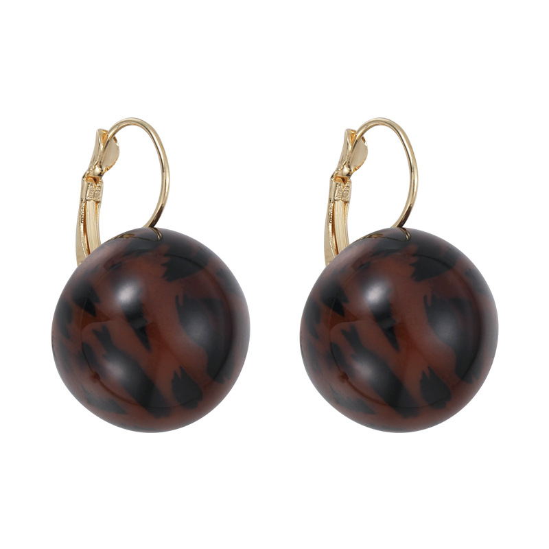 أقراط كرة متدلية بطبعة نمر