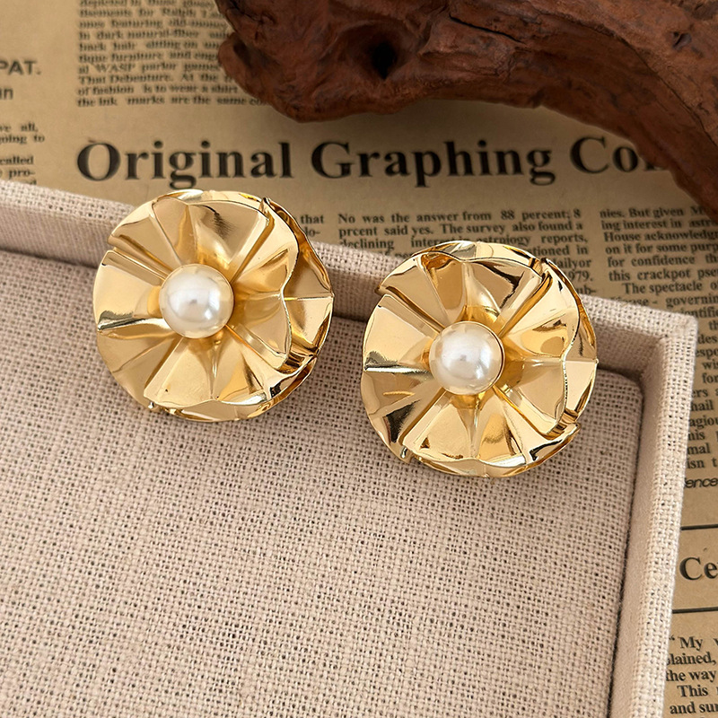 3D İnci Çiçek Küpeleri