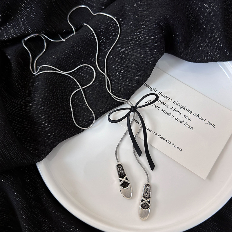 Fiyonk Bale Terlik Kolye