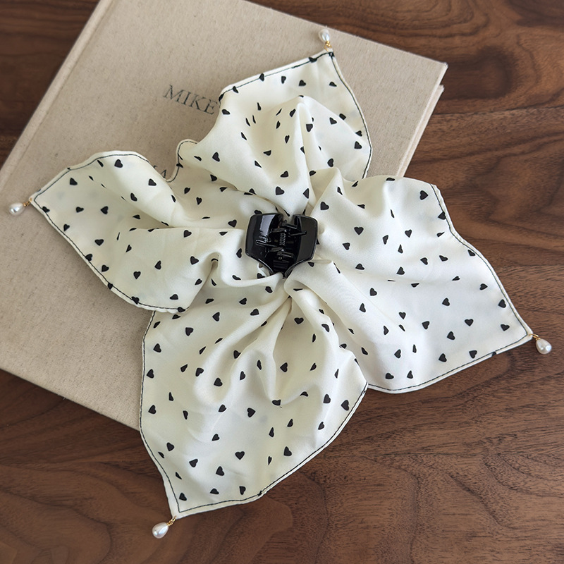 กิ๊บติดผมลายหัวใจและพวงหรีด