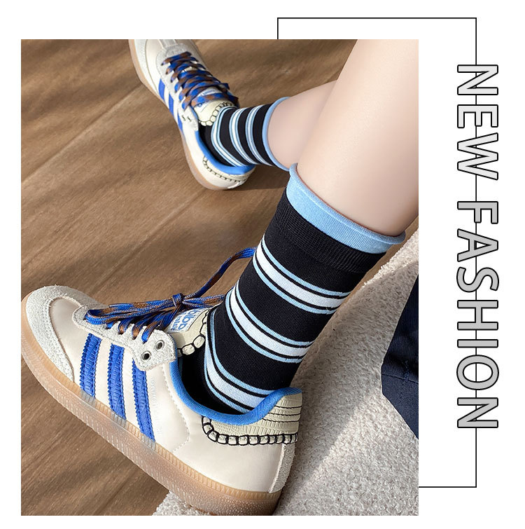 Meias Cano Médio Listradas com Enrugue