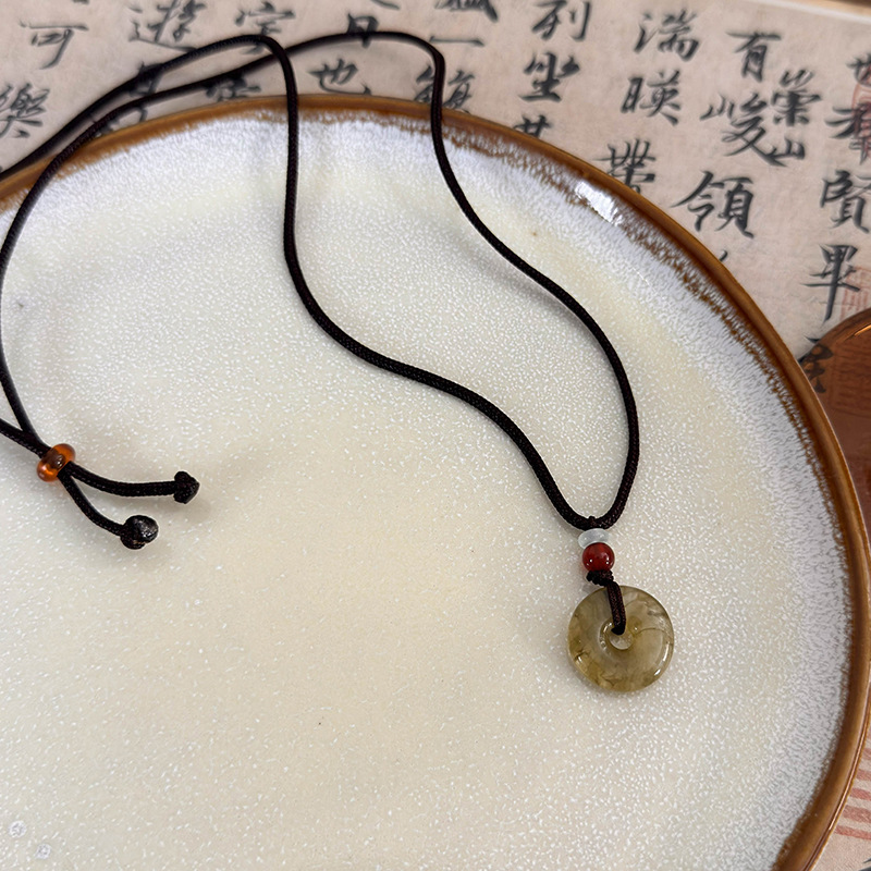 Намисто з бісерним метеликом