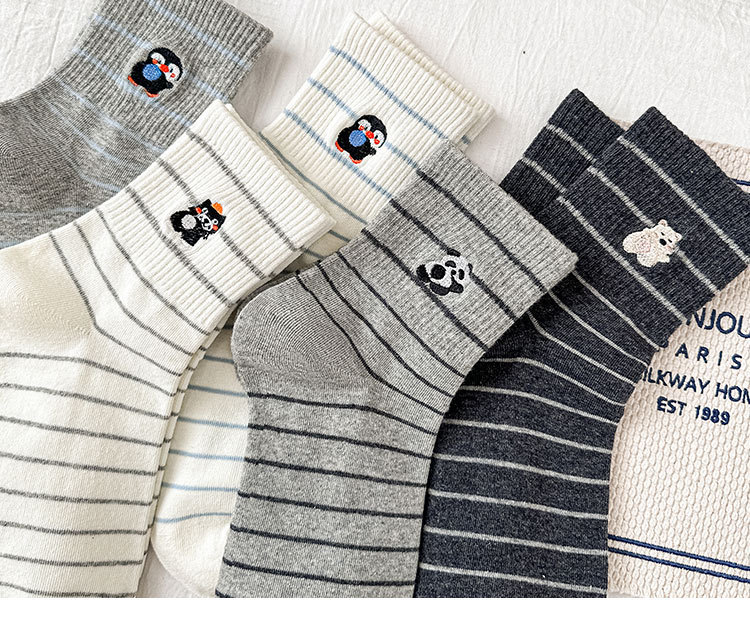 Meias Mid-Calf Femininas Bordadas com Listras e Desenhos Animados