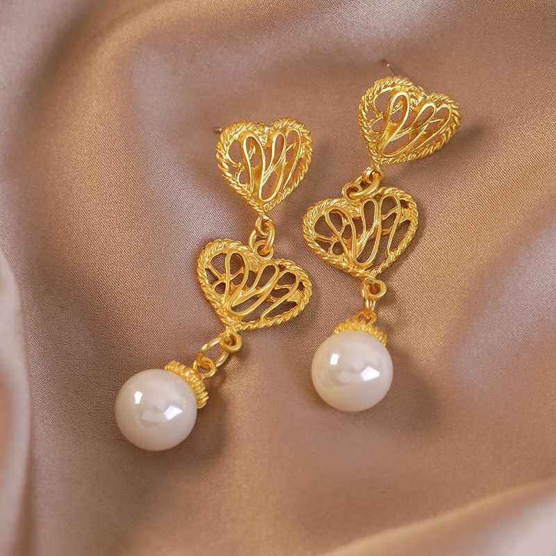 أقراط طويلة متدلية لؤلؤية من الدانتيل الملكي العتيق