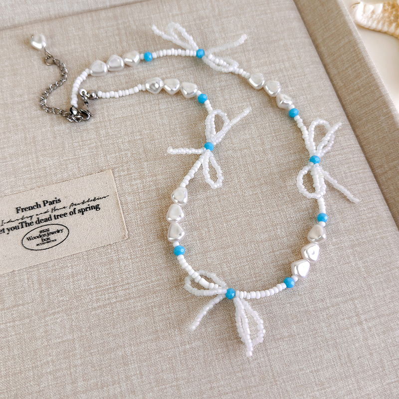 Блакитне намисто з мушлями та намистинами