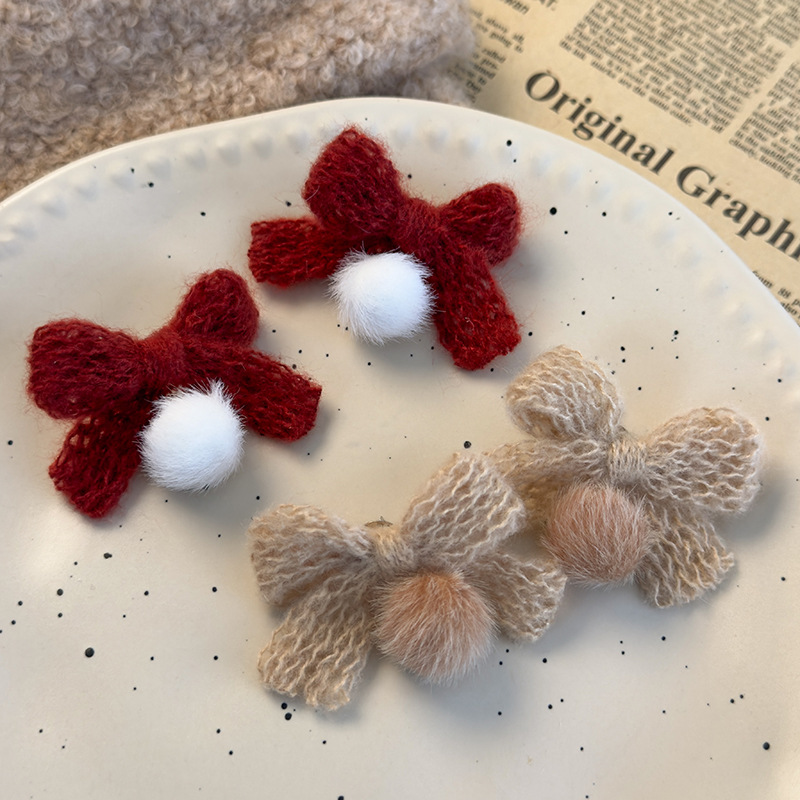 Χειμωνιάτικα πλεκτά σκουλαρίκια με φιόγκο και πομπόν