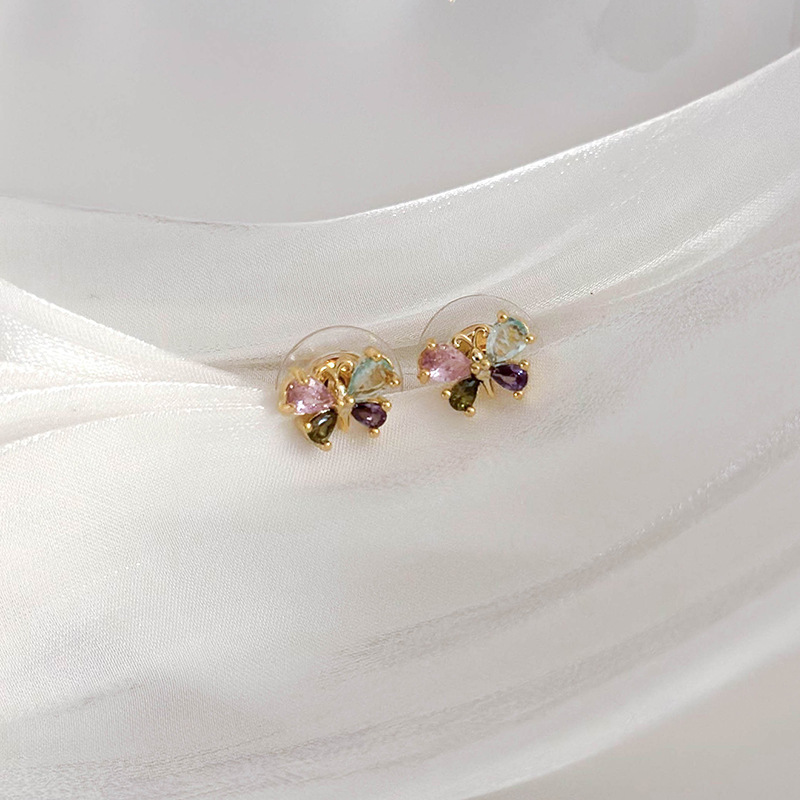 أقراط زراعية قلب فراشة مزينة بزركون ملون