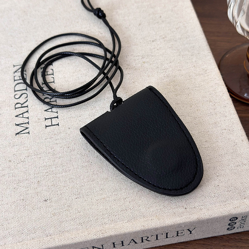 Намисто з підвіскою Multi-Clip зі штучної шкіри