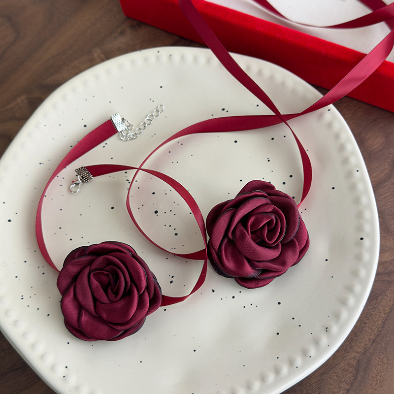 Gargantilha com Flor