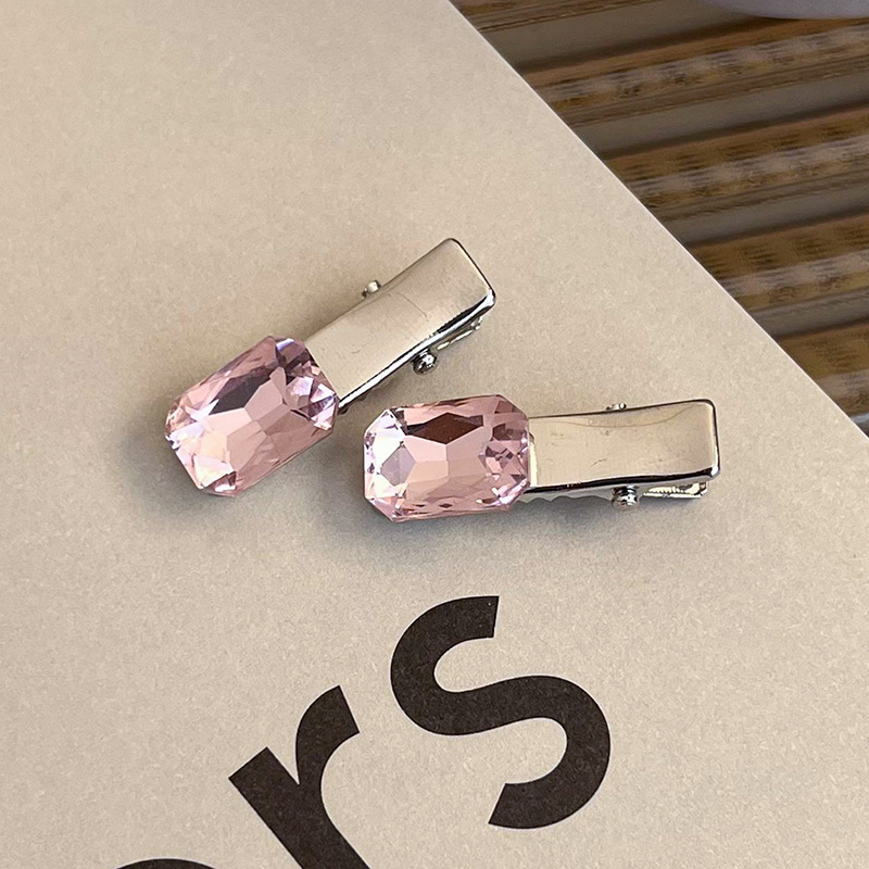 Боковая заколка с розовым стразами в виде сердца