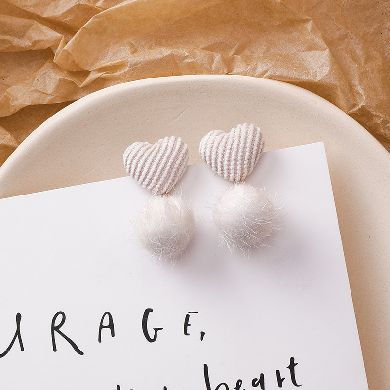 겨울 폼폼 귀걸이