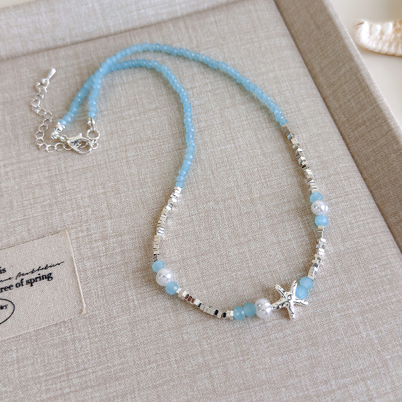 Блакитне намисто з мушлями та намистинами