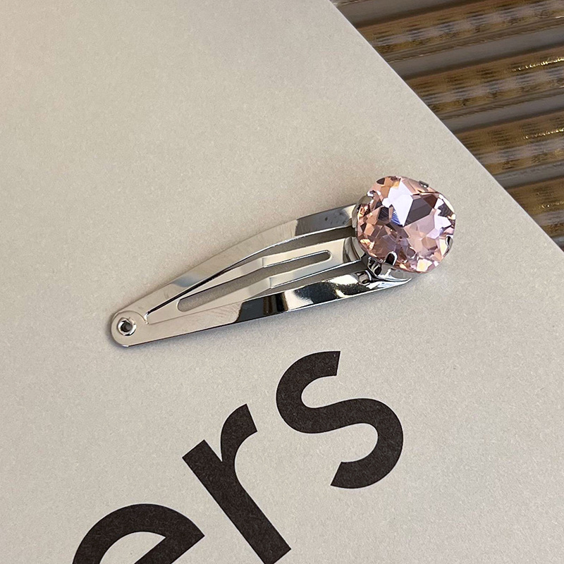 Боковая заколка с розовым стразами в виде сердца