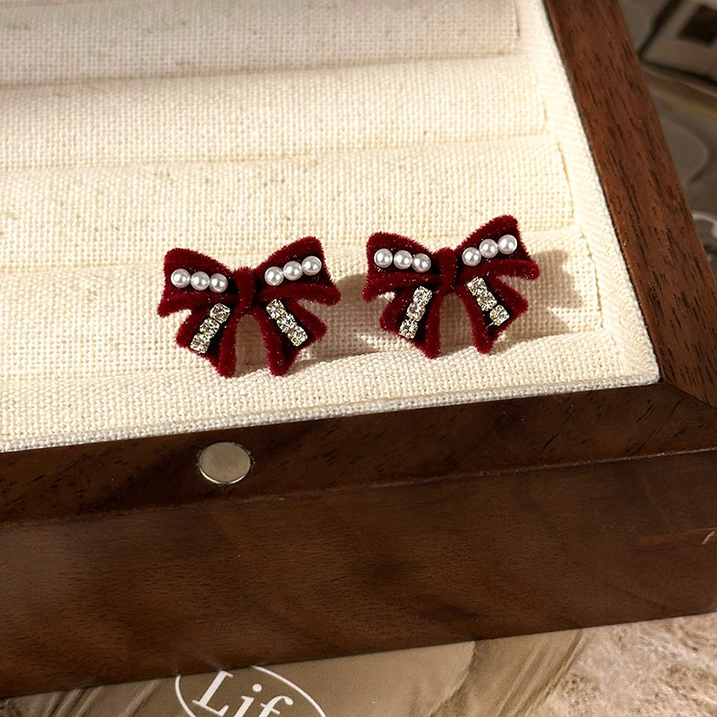 Burgu Flok Çiçekli Küpeler