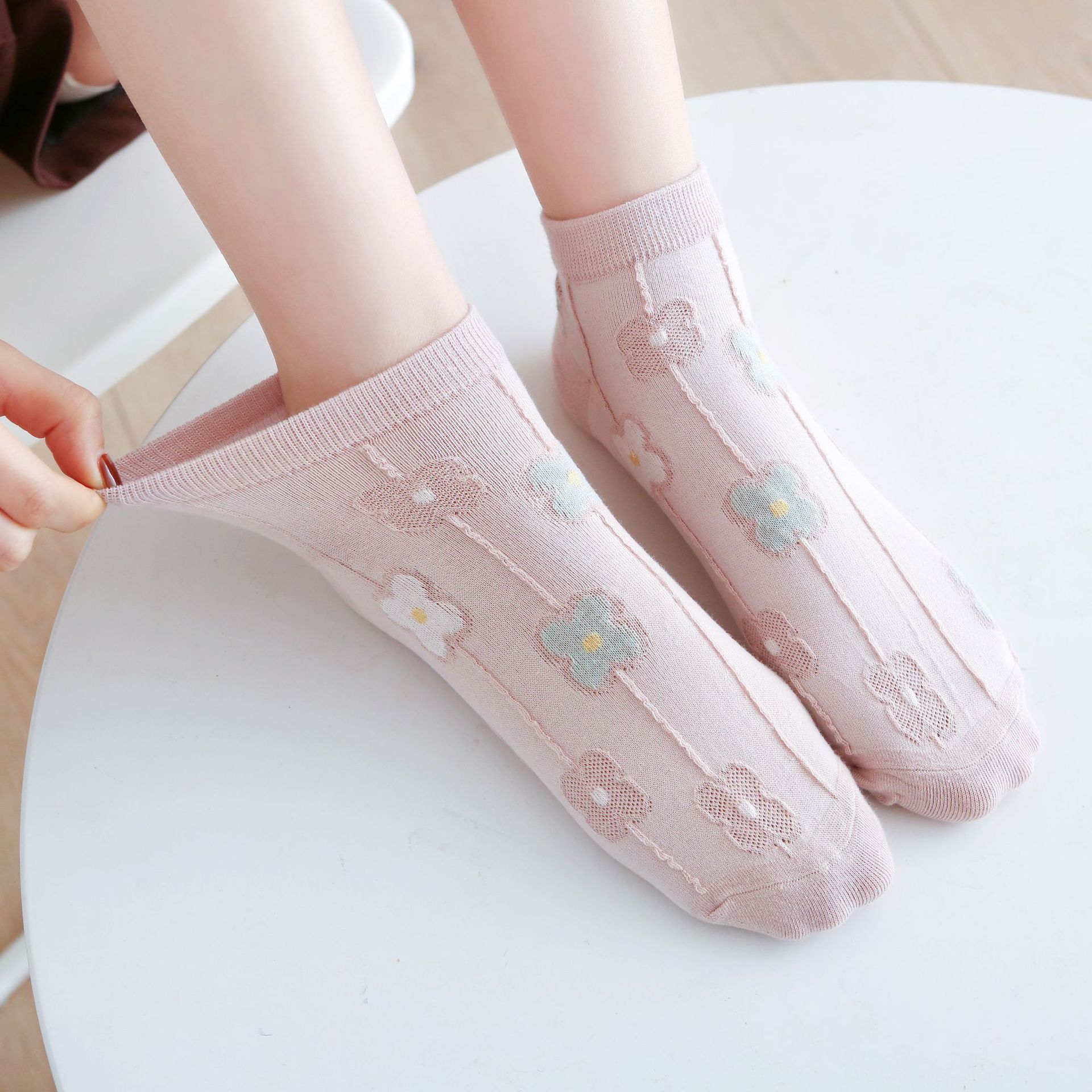 Kaus Kaki No-Show Wanita Motif Bunga