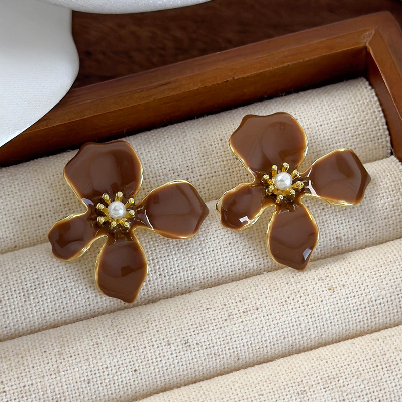 Geometrické Hnědé Náušnice s Kapkovým Glazurou