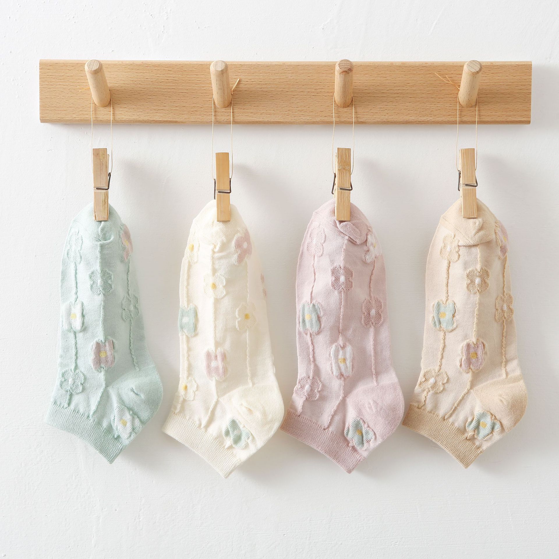 Kaus Kaki No-Show Wanita Motif Bunga