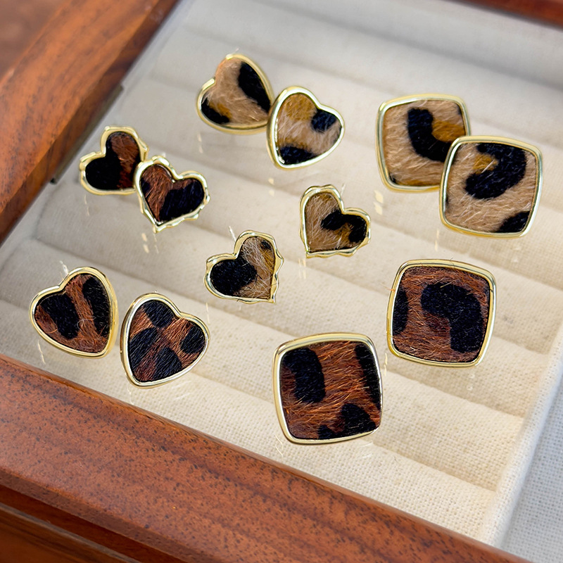 Geometrické Náušnice Srdce s Leopardím Potiskem