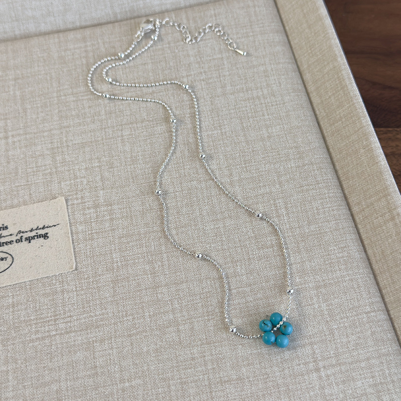 Багатошарове намисто з бісерними квітами та блакитним каменем