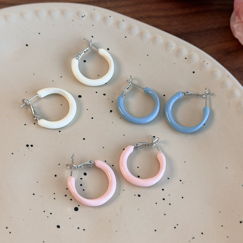 أقراط دائرية هندسية وردية