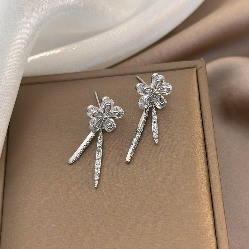 Сережки з Квіткою Цирконію