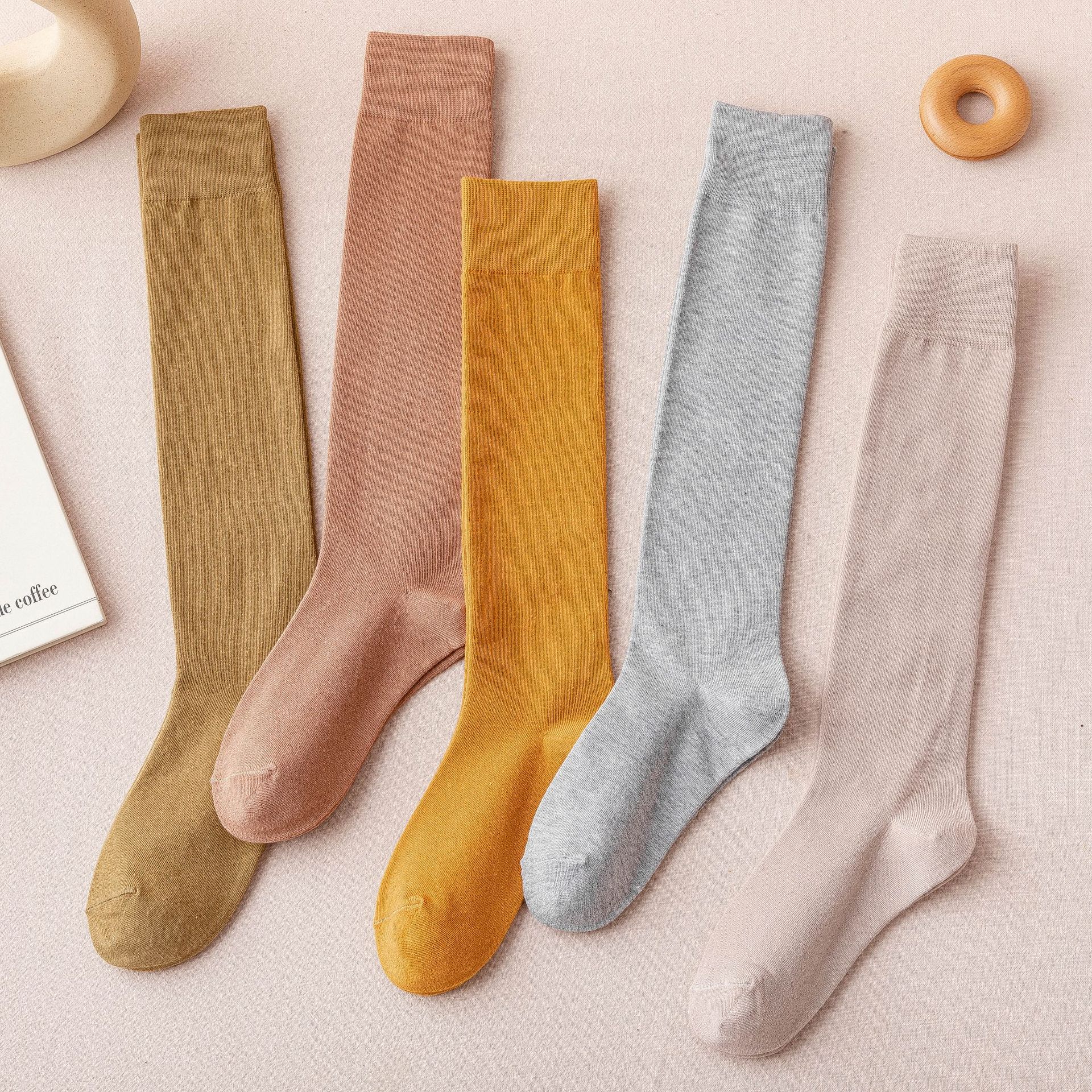 Meias Femininas de Cano Médio e Cano Alto