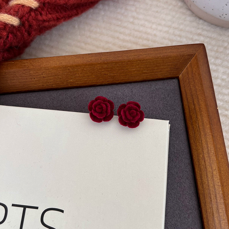 Burgu Flok Çiçekli Küpeler