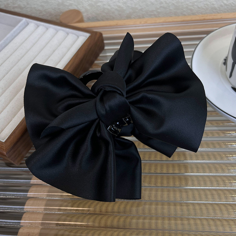 Agrafă de Păr Shark cu Aplică Mare din Satin