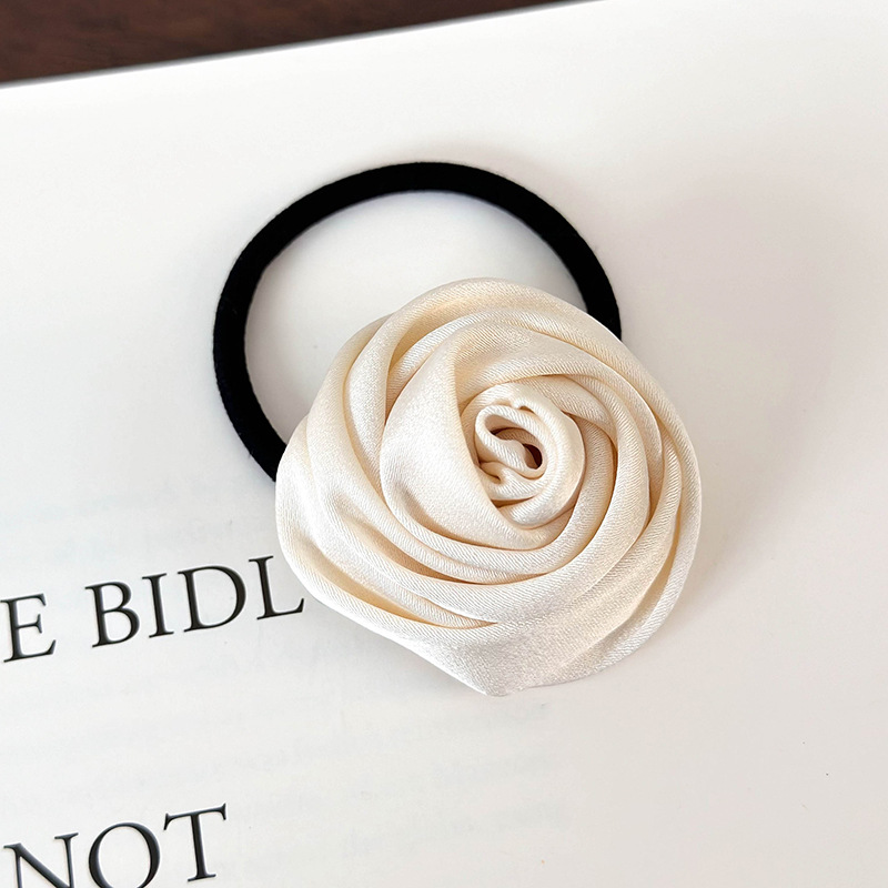 Satin-Rosen-Haarklammer- und Haargummi-Set