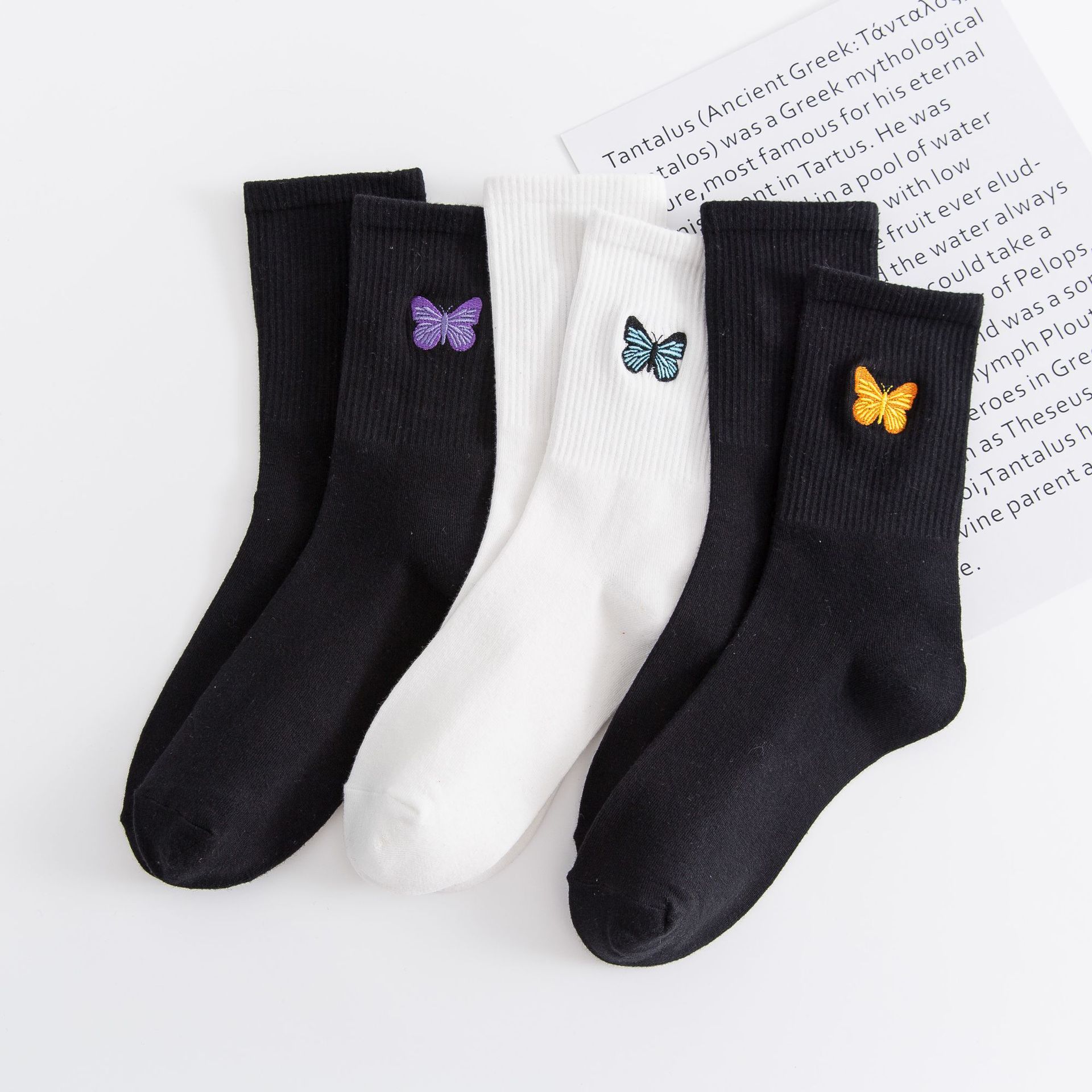 Meias de Algodão com Bordado de Borboleta