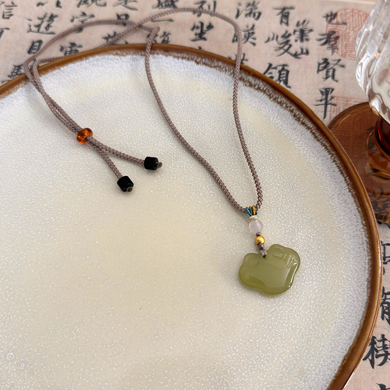 Намисто з бісерним метеликом