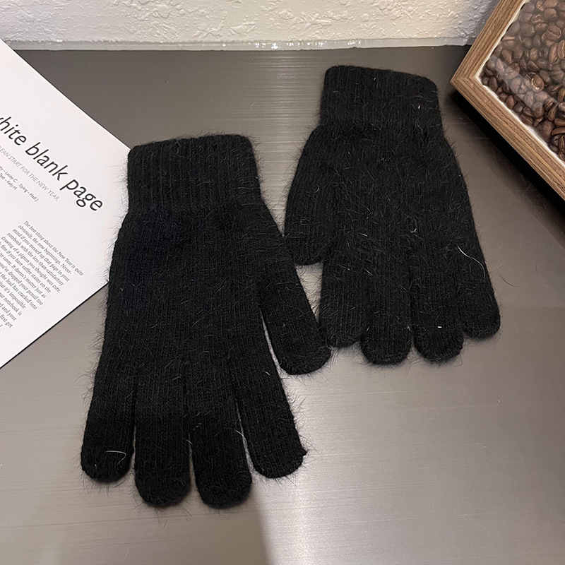 Варежки из кроличьей шерсти