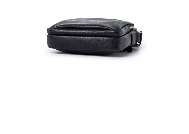 男性用クロスボディバッグ