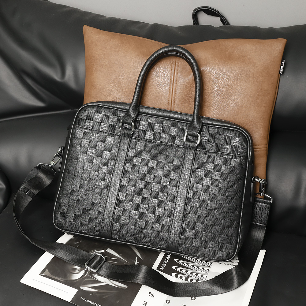 حقيبة أعمال رجالية منقوشة بمربعات