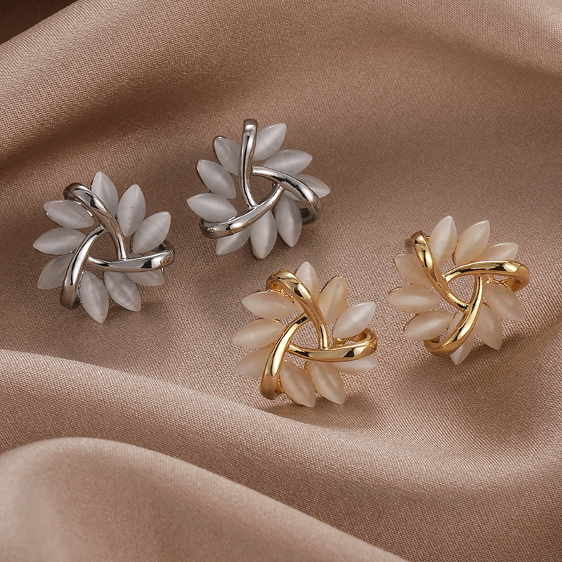 미니멀리스트 기하학적 삼각형 캣츠아이 스터드 귀걸이