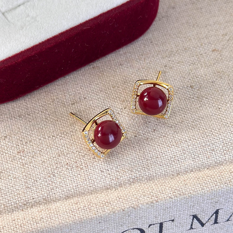 레드 빈 펄 이어스터드 스퀘어 지르코니아