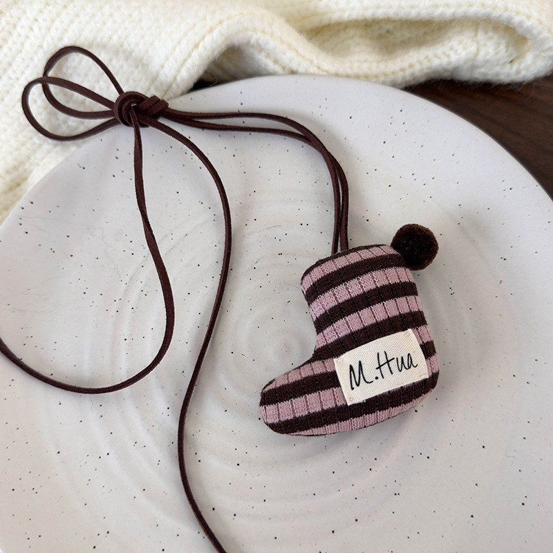 Намисто з кроликом з мультфільму