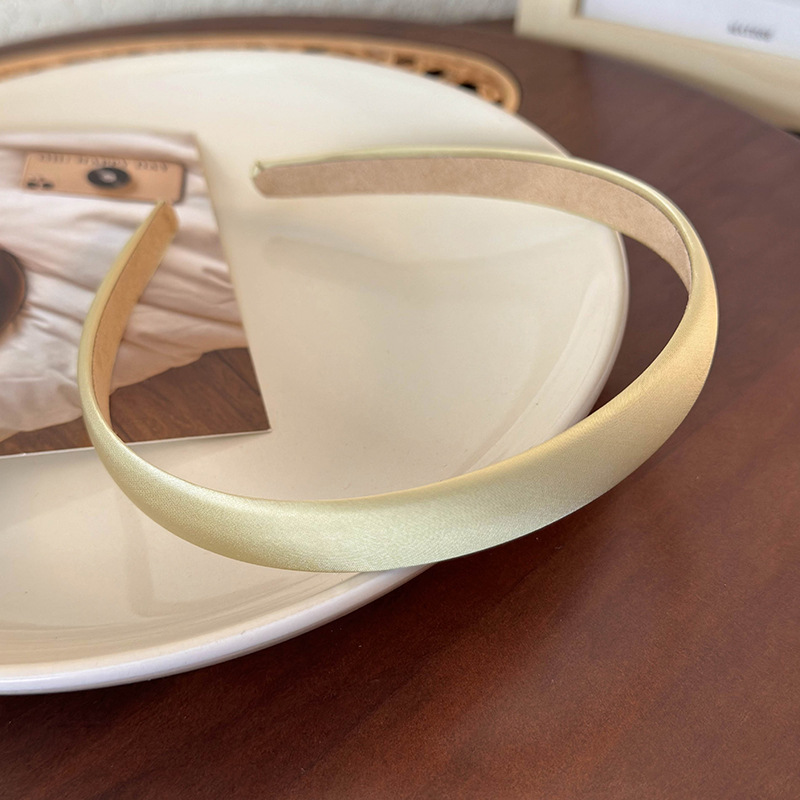 Cinta para el Cabello Estrecha de Satinado