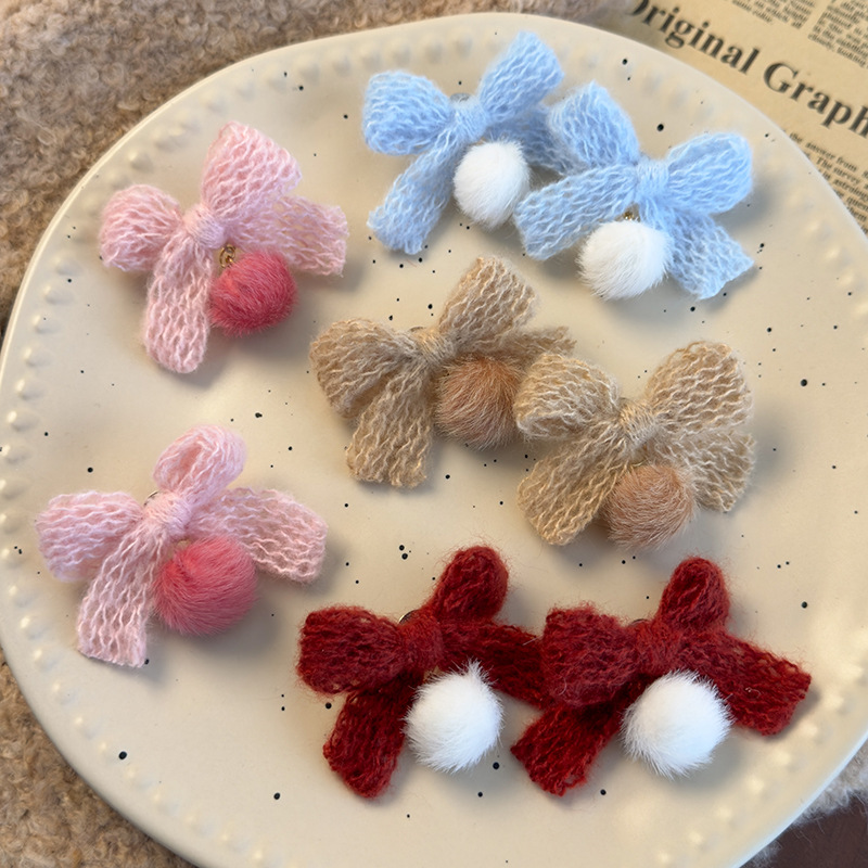 Χειμωνιάτικα πλεκτά σκουλαρίκια με φιόγκο και πομπόν