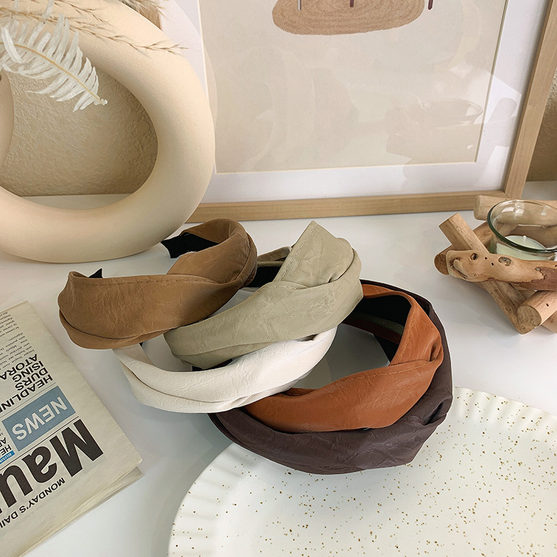 Diadema Cruz Ancha de Cuero PU