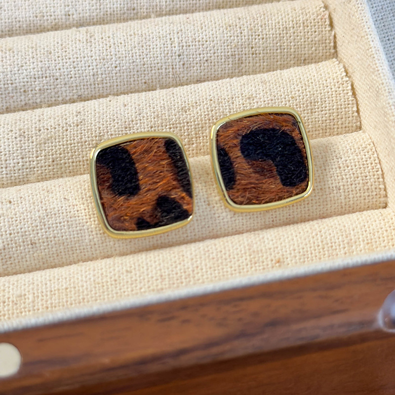 Geometrické Náušnice Srdce s Leopardím Potiskem